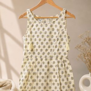 Off-white sleeveless peplum-style short kurta